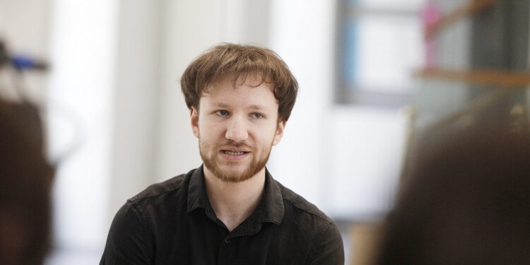 26.02.2026. Kielce. Przedstawienie nowego aktora Teatru Lalki i Aktora Kubuś. Na zdjęciu: Brtosz Siwczyk / Fot. Jarosław Kubalski - Radio Kielce