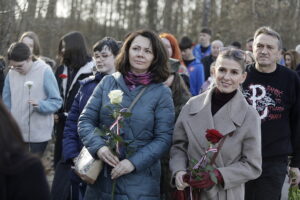 Pamięć o zamordowanych w zgórskim lesie jest wciąż żywa - Radio Kielce Pamięć o zamordowanych w zgórskim lesie jest wciąż żywa - Radio Kielce