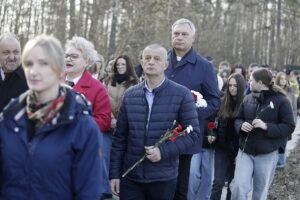 Pamięć o zamordowanych w zgórskim lesie jest wciąż żywa - Radio Kielce Pamięć o zamordowanych w zgórskim lesie jest wciąż żywa - Radio Kielce