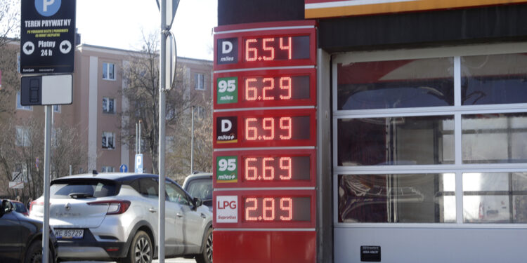 Paliwa dalej będą drożeć