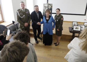 16.02.2026. Kielce. OMPiO. Wystawa przedwojennych pocztówek ze zbiorów Danuty Żbikowskiej / Fot. Jarosław Kubalski - Radio Kielce