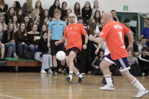 Uczniowie kieleckiego „Słowaka” zagrali na rzecz hospicjum - Radio Kielce 17.02.2026. Kielce. X Charytatywny Turniej Piłki Nożnej na rzecz kieleckiego stacjonarnego hospicjum / Fot. Jarosław Kubalski - Radio Kielce