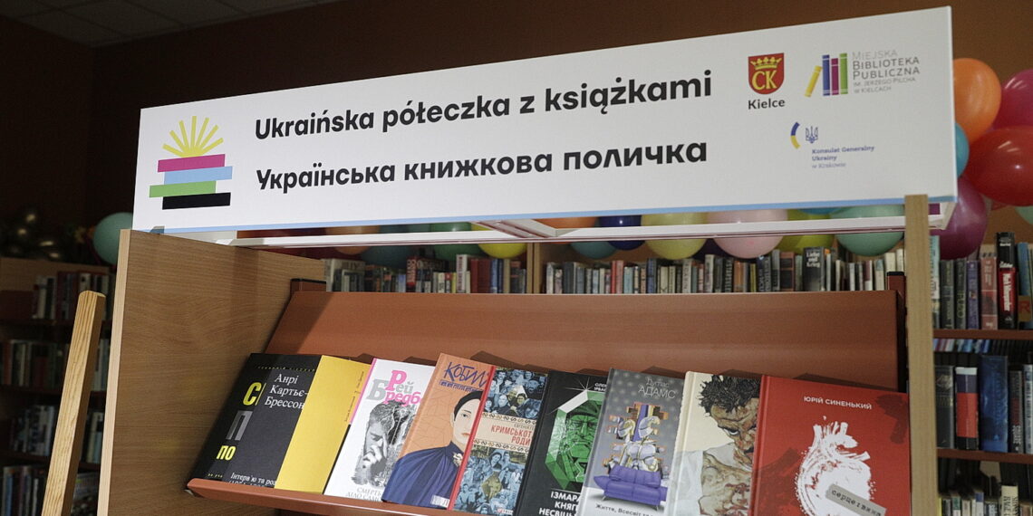 18.02.2026 Kielce. MBP,  Otwarcie „Ukraińskiej półeczki z książkami” / Fot. Jarosław Kubalski - Radio Kielce
