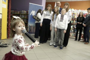 „Ukraińska półka z książkami” już dostępna w Kielcach - Radio Kielce