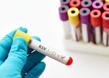 RSV to groźny wirus dla seniorów. Warto się zaszczepić nawet po przebyciu infekcji