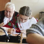 Reportaż w Radiu Kielce - „Jo sie wsi nie wstydzę”. Na zdjęciu: Dyktando gwarowe w Wilkowie / Fot. Jarosław Kubalski - Radio Kielce