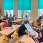 Reportaż w Radiu Kielce - „Jo sie wsi nie wstydzę”. Na zdjęciu: Dyktando gwarowe w Wilkowie / Fot. Marlena Płaska - Radio Kielce