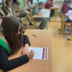 Reportaż w Radiu Kielce - „Jo sie wsi nie wstydzę”. Na zdjęciu: Dyktando gwarowe w Wilkowie / Fot. Marlena Płaska - Radio Kielce