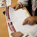 Reportaż w Radiu Kielce - „Jo sie wsi nie wstydzę”. Na zdjęciu: Dyktando gwarowe w Wilkowie / Fot. Wiktor Taszłow - Radio Kielce