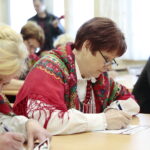 Reportaż w Radiu Kielce - „Jo sie wsi nie wstydzę”. Na zdjęciu: Dyktando gwarowe w Wilkowie / Fot. Wiktor Taszłow - Radio Kielce