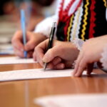 Reportaż w Radiu Kielce - „Jo sie wsi nie wstydzę”. Na zdjęciu: Dyktando gwarowe w Wilkowie / Fot. Wiktor Taszłow - Radio Kielce