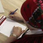 Reportaż w Radiu Kielce - „Jo sie wsi nie wstydzę”. Na zdjęciu: Dyktando gwarowe w Wilkowie / Fot. Jarosław Kubalski - Radio Kielce