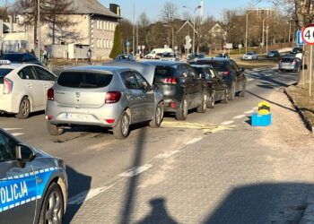 Zderzenie czterech aut. Poszkodowanych zabrały karetki - Radio Kielce Zderzenie czterech aut. Poszkodowanych zabrały karetki