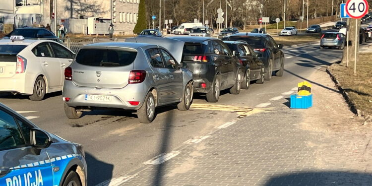 Zderzenie czterech aut. Poszkodowanych zabrały karetki