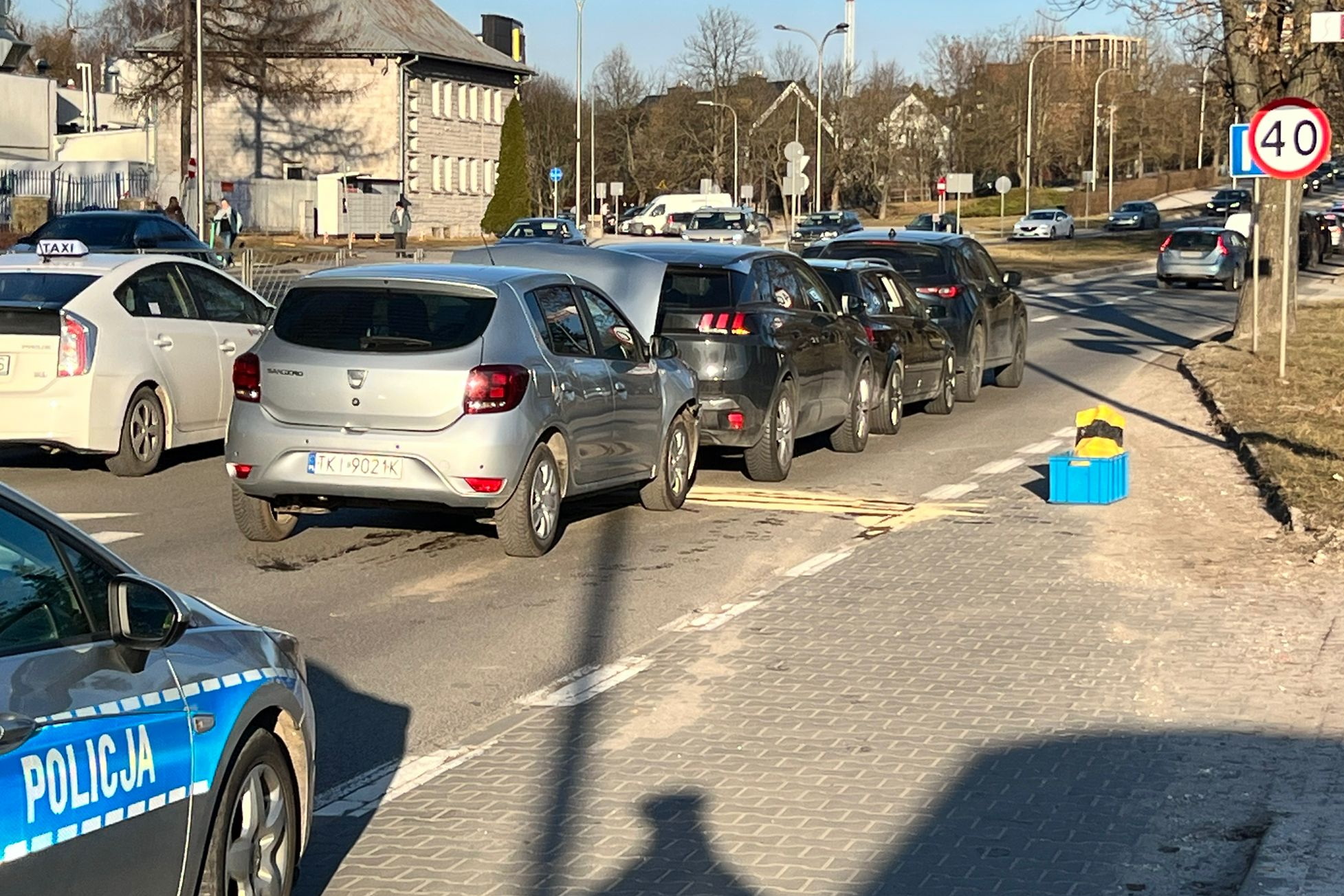 Zderzenie czterech aut. Poszkodowanych zabrały karetki
