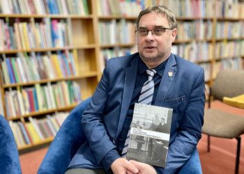 12.02.2026. Kielce. Pedagogiczna Biblioteka Wojewódzka im. Gustawa Herlinga-Grudzińskiego w Kielcach. Otwarcie wystaw „Elementarz dobrych wspomnień” oraz „Nauczanie w klasach początkowych na przestrzeni lat – prezentacja podręczników i materiałów metodycznych ze zbiorów biblioteki” / Fot. Dorota Klusek - Radio Kielce