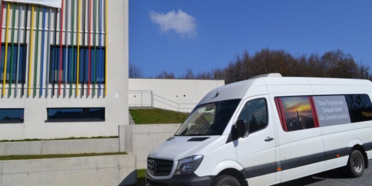 Bus za złotówkę / Fot. Urząd Gminy Bieliny