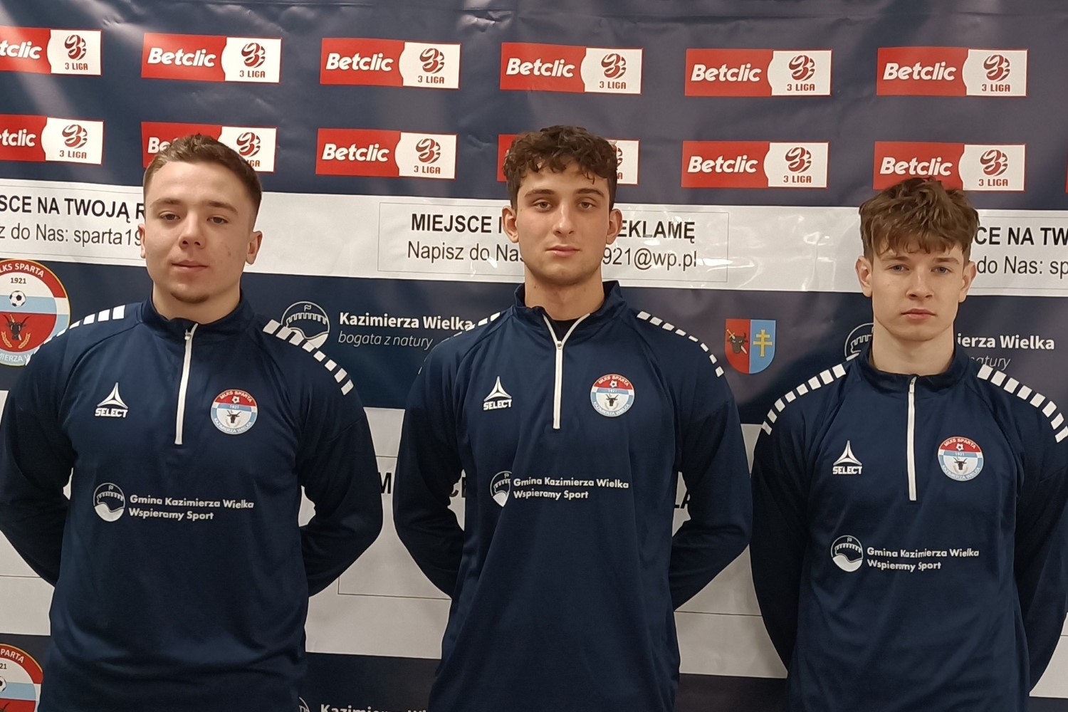 Kolejni piłkarze Hutnika wiosną zagrają w Kazimierzy Wielkiej