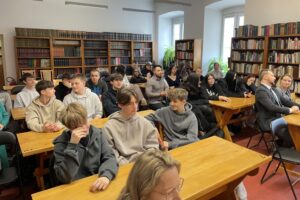 12.02.2026. Kielce. Pedagogiczna Biblioteka Wojewódzka im. Gustawa Herlinga-Grudzińskiego w Kielcach. Otwarcie wystaw „Elementarz dobrych wspomnień” oraz „Nauczanie w klasach początkowych na przestrzeni lat – prezentacja podręczników i materiałów metodycznych ze zbiorów biblioteki” / Fot. Dorota Klusek - Radio Kielce