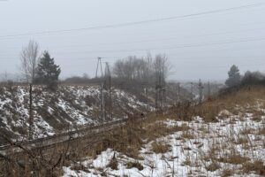 Wolica doczeka się wiaduktu? Apel trafił do ministra - Radio Kielce 06.02.2026. Wolica. Miejsce, gdzie miałby powstać wiadukt kolejowy / Fot. Marcin Marszałek - Radio Kielce