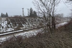 Wolica doczeka się wiaduktu? Apel trafił do ministra - Radio Kielce 06.02.2026. Wolica. Miejsce, gdzie miałby powstać wiadukt kolejowy / Fot. Marcin Marszałek - Radio Kielce