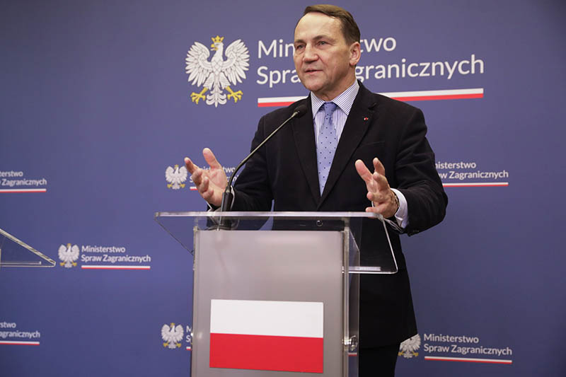 Sikorski o słowach Kaczyńskiego: tu już nie wystarczają argumenty, potrzebne są egzorcyzmy