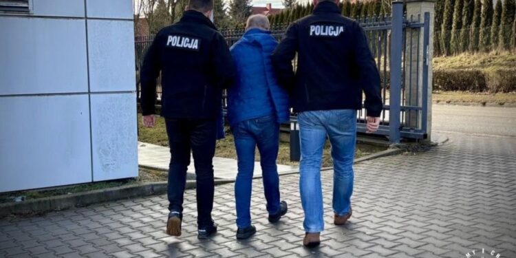 Przyjmował łapówki, teraz odpowie przed sądem