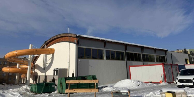 Kryty basen już na Dzień Dziecka? - Radio Kielce Sandomierz. Basen / Fot. Grażyna Szlęzak-Wójcik - Radio Kielce