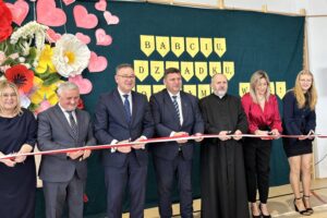 Dzieci z wiejskiej szkoły będą miały gdzie ćwiczyć - Radio Kielce 13.02.2026. Makoszyn. Oficjalne otwarcie salu gimnastycznej / Fot. Marcin Marszałek - Radio Kielce