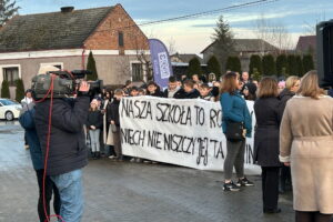 INTERWENCJA. Rodzice przeciwni likwidacji szkoły - Radio Kielce