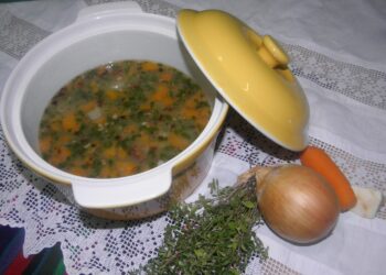 Zupa maciórkowa, czyli zioła na talerzu