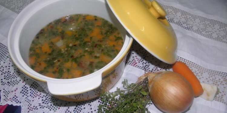 Zupa maciórkowa, czyli zioła na talerzu