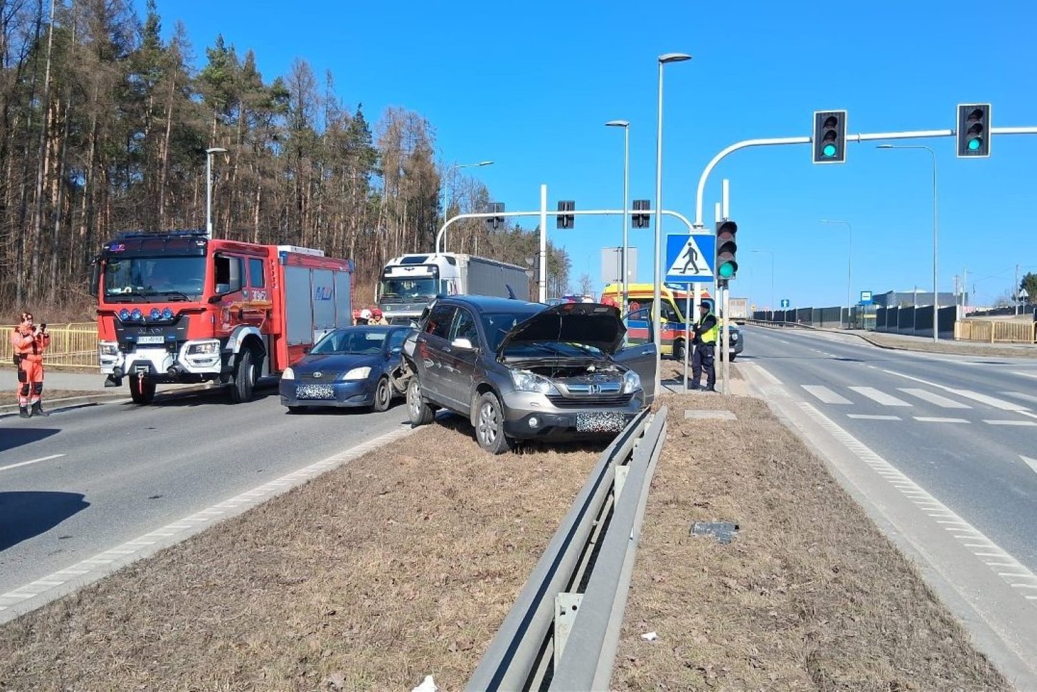 Wypadek w Piasecznej Górce. Ranna jedna osoba
