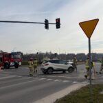 20.03.2026. Kielce. Skrzyżowanie ulic Wapiennikowej i Tarnowskiej. Zderzenie dwóch samochodów / Fot. Radio Kielce