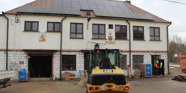 Dzierążnia w powiecie pińczowskim. Remont remizy Ochotniczej Straży Pożarnej / Fot. Marta Gajda-Kruk - Radio Kielce
