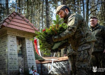 Dowódca i żołnierze oddali hołd patronowi