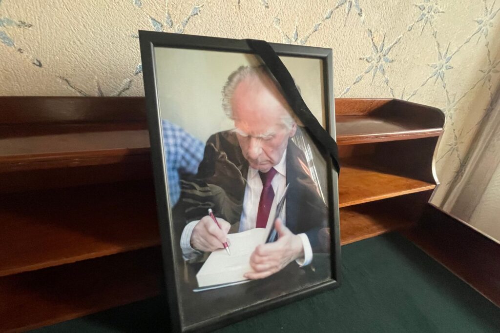 Sandomierz. Restauracja Widnokrąg. Zdjęcie pisarza Wiesława Myśliwskiego / Fot. Grażyna Szlęzak-Wójcik - Radio Kielce