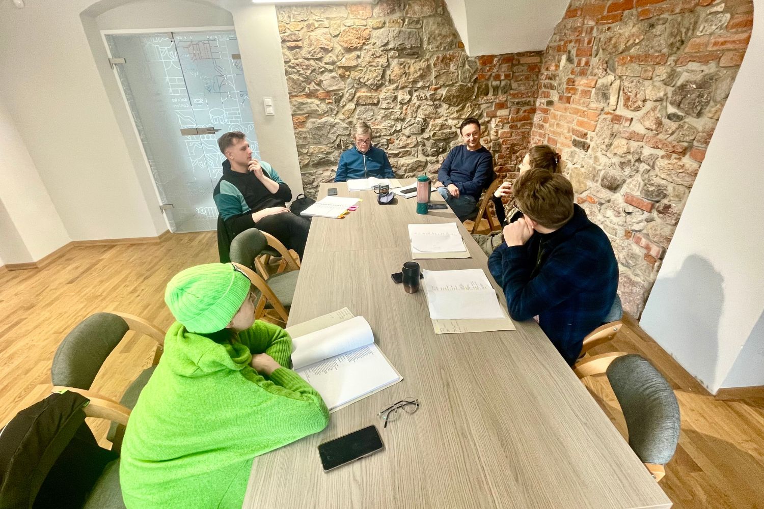 Lalki w dramacie Wyspiańskiego. W „Kubusiu” realizowane są przygotowania do „Wesela”