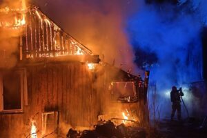 Tragiczny pożar pustostanu - Radio Kielce 04.03.2026. Skarżysko-Kamienna. Pożar / Fot. PSP Skarżysko-Kamienna