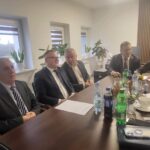 Podpisanie umowy na budowę blisko 10 kilometrów sieci wodociągowej w południowej części gminy Kazimierza Wielka / Fot. Związek Międzygminny „Nidzica”