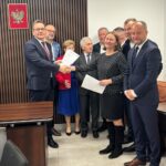 Podpisanie umowy na budowę blisko 10 kilometrów sieci wodociągowej w południowej części gminy Kazimierza Wielka / Fot. Związek Międzygminny „Nidzica”