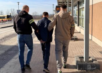 Podrabiał monety, aby kupić bilet