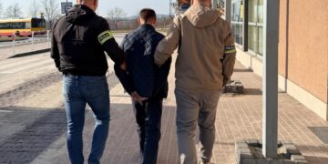 Podrabiał monety, aby kupić bilet