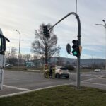 20.03.2026. Kielce. Skrzyżowanie ulic Wapiennikowej i Tarnowskiej. Zderzenie dwóch samochodów / Fot. Radio Kielce