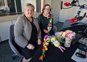 Palmy, serwetki i bibułkowe kwiaty od KGW Piekoszowianie - Radio Kielce Palmy, serwetki i bibułkowe kwiaty od KGW Piekoszowianie