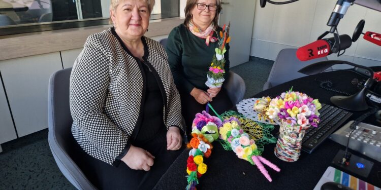 Palmy, serwetki i bibułkowe kwiaty od KGW Piekoszowianie