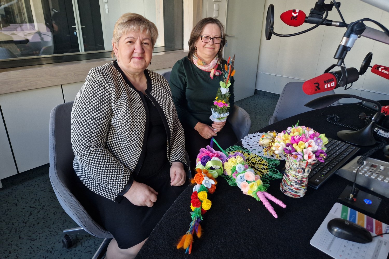 Palmy, serwetki i bibułkowe kwiaty od KGW Piekoszowianie