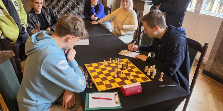 Fundacja Dobry Ruch zdominowała mistrzostwa województwa - Radio Kielce 29.03.2026. Kielce. Drużynowe mistrzostwa województwa świętokrzyskiego w szachach / Fot. Maciej Makuła - Radio Kielce
