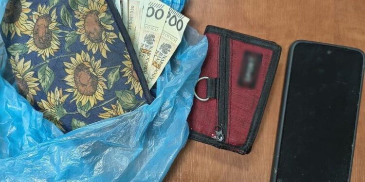 Kielczanin podejrzany o wyłudzenia „na policjanta” - w areszcie - Radio Kielce Kielczanin podejrzany o wyłudzenia „na policjanta” - w areszcie