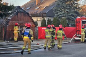 Tragiczny pożar pustostanu - Radio Kielce 04.03.2026. Skarżysko-Kamienna. Pożar / Fot. PSP Skarżysko-Kamienna